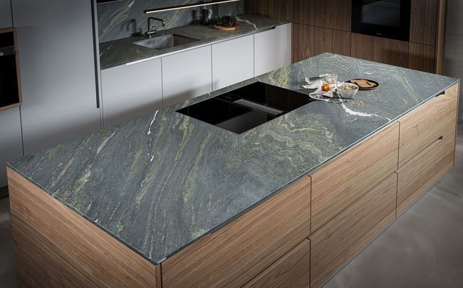 Natursteinarbeitsplatte Alpengrün, aus der Alpenwelt-Reihe, von STRASSER Steine